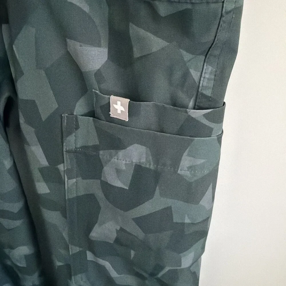 FIGS Mens L Technical Collection Cairo Camo Scrub Pants Cargo Freex Lined Zip Ex